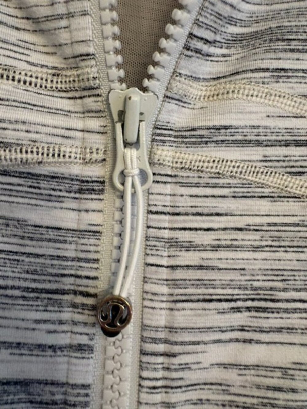 Lululemon Define Jacket in Space Dye Camo Pattern, Size 6 - Picture 2 of 6